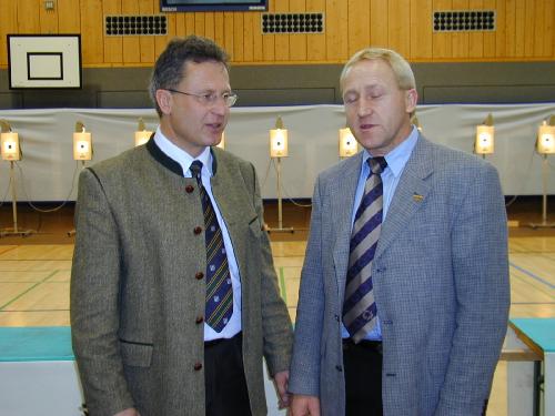 Bürgermeister Hans Eschlberger mit Willi Grill